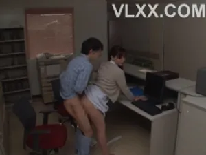 Anh họ: Đi sâu hơn một chút nữa, anh sẽ bị em giết mất.