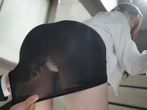 Một cô gái năm nhất, chúng tôi thường cùng nhau ăn ở chợ đêm, và có khá nhiều người đuổi theo cô ấy