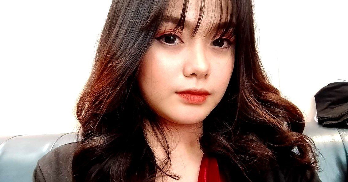 Nữ y tá vú to giúp bệnh nhân lấy mẫu tinh trùng